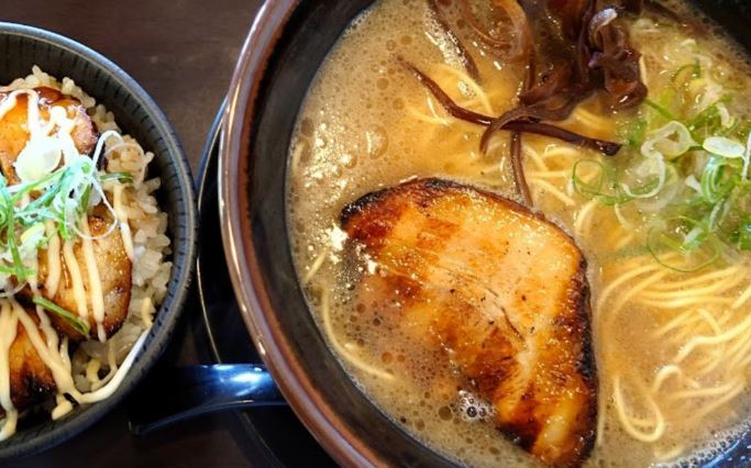 拉麺亭 つるる 一宮西店